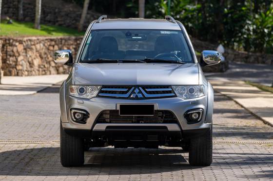 MITSUBISHI PAJERO 3.2 HPE 4X4 7 LUGARES 16V TURBO INTERCOOLER DIESEL 4P AUTOMÁTICO